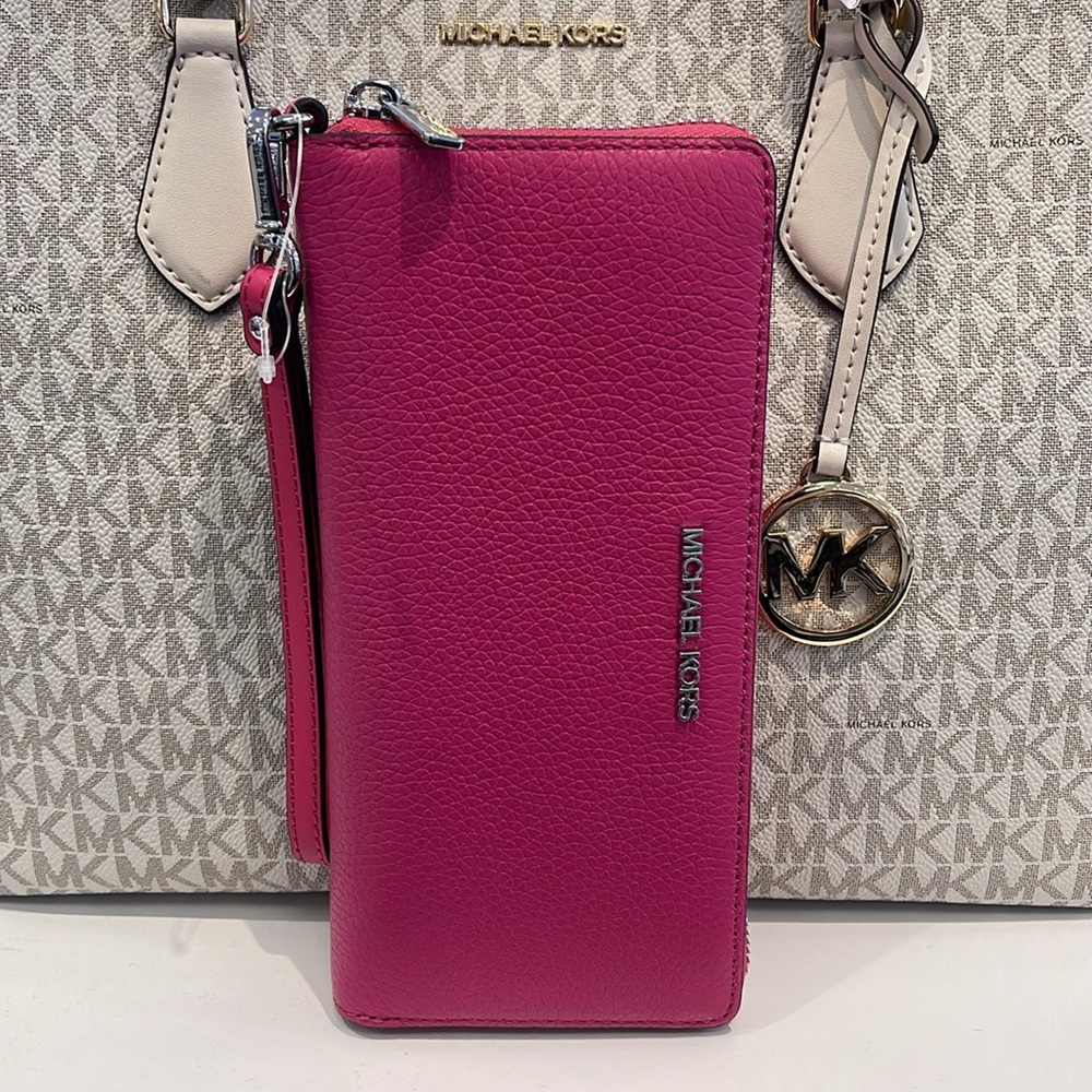 MICHAEL KORS JST
Leather Continental Wristlet Phone Case Wallet
Dragonfruit - Picture 7 of 16